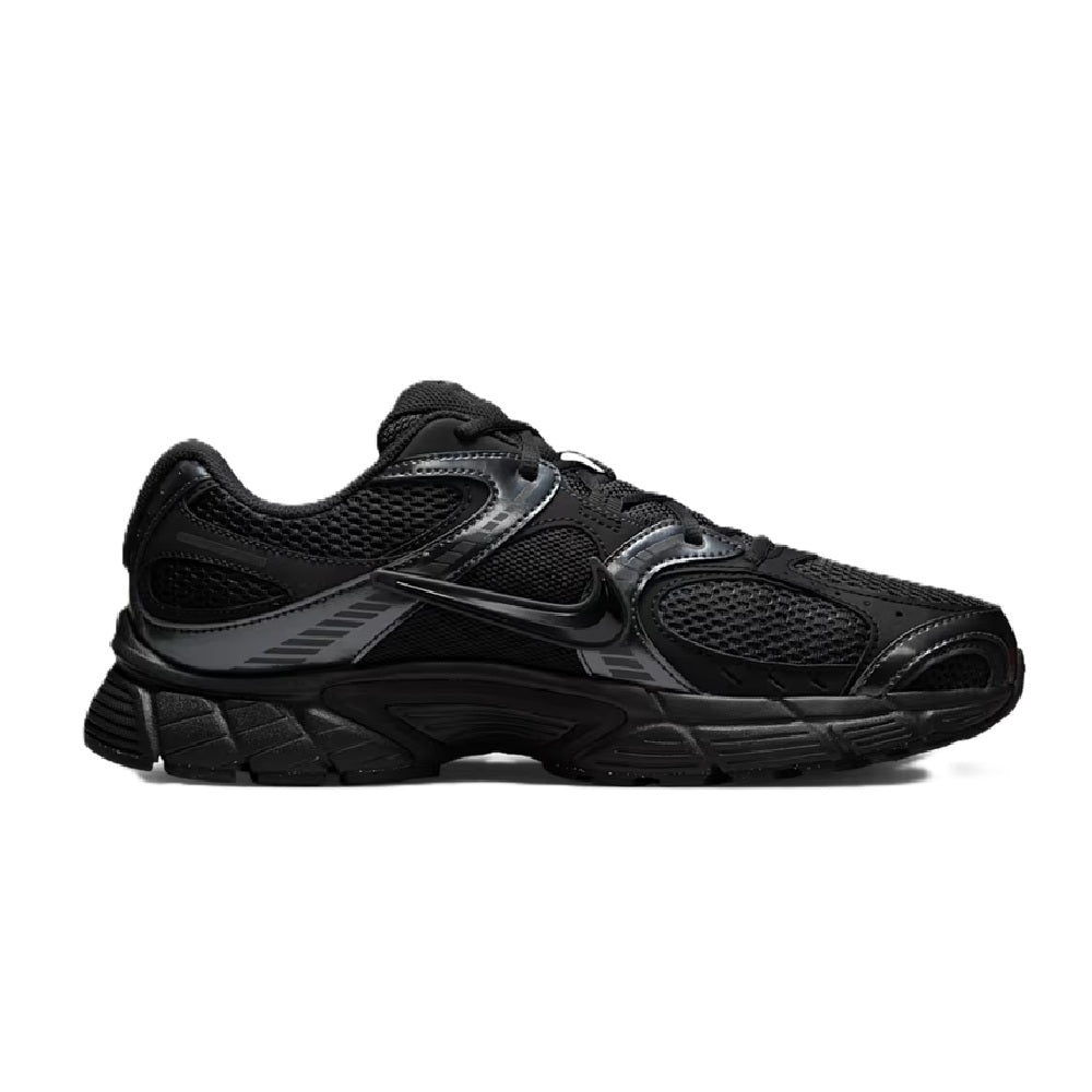 Nike V5 RNR extra wide black running sneakers with mesh and synthetic overlays.