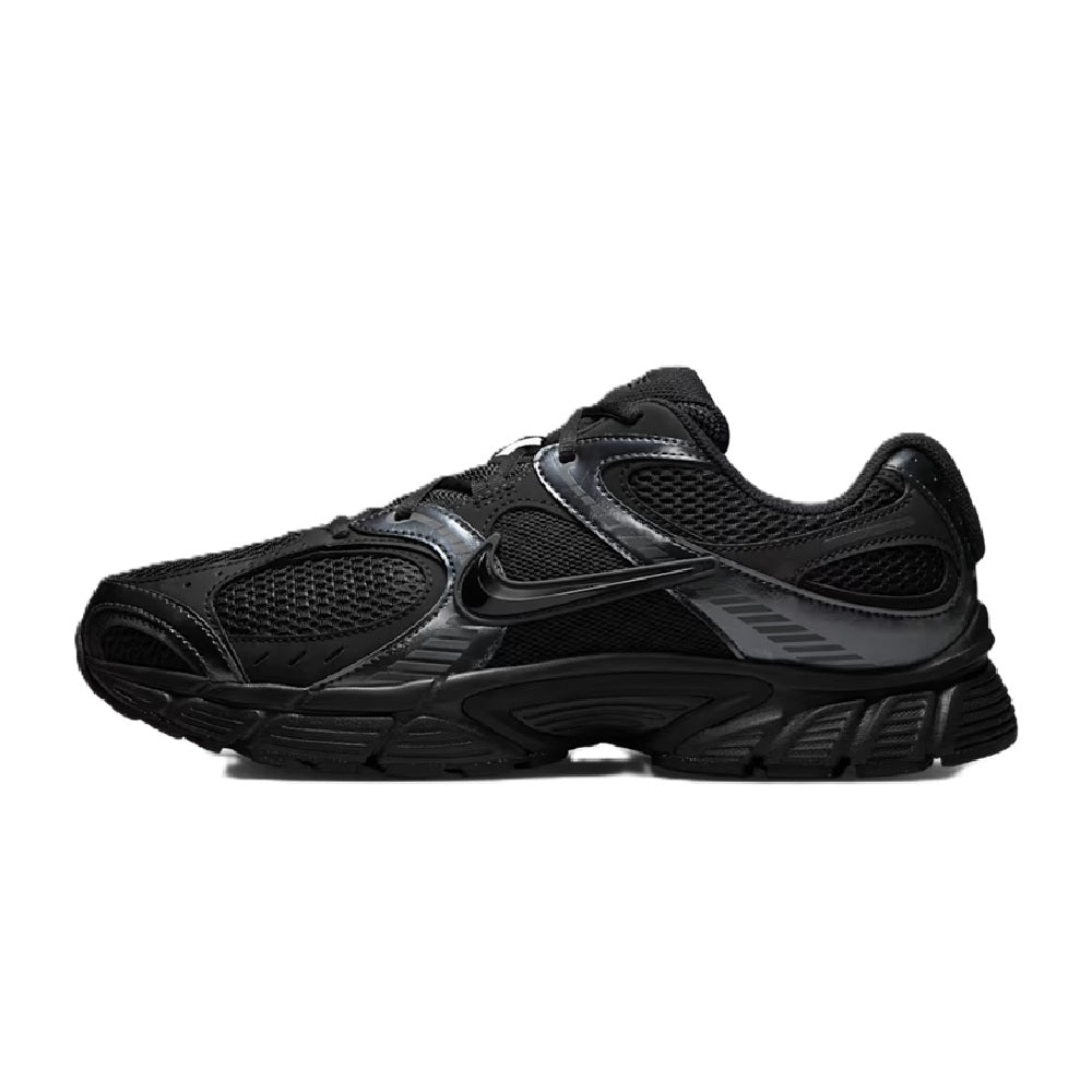 Nike V5 RNR extra wide black running sneakers, side and quarter view, lace-up.