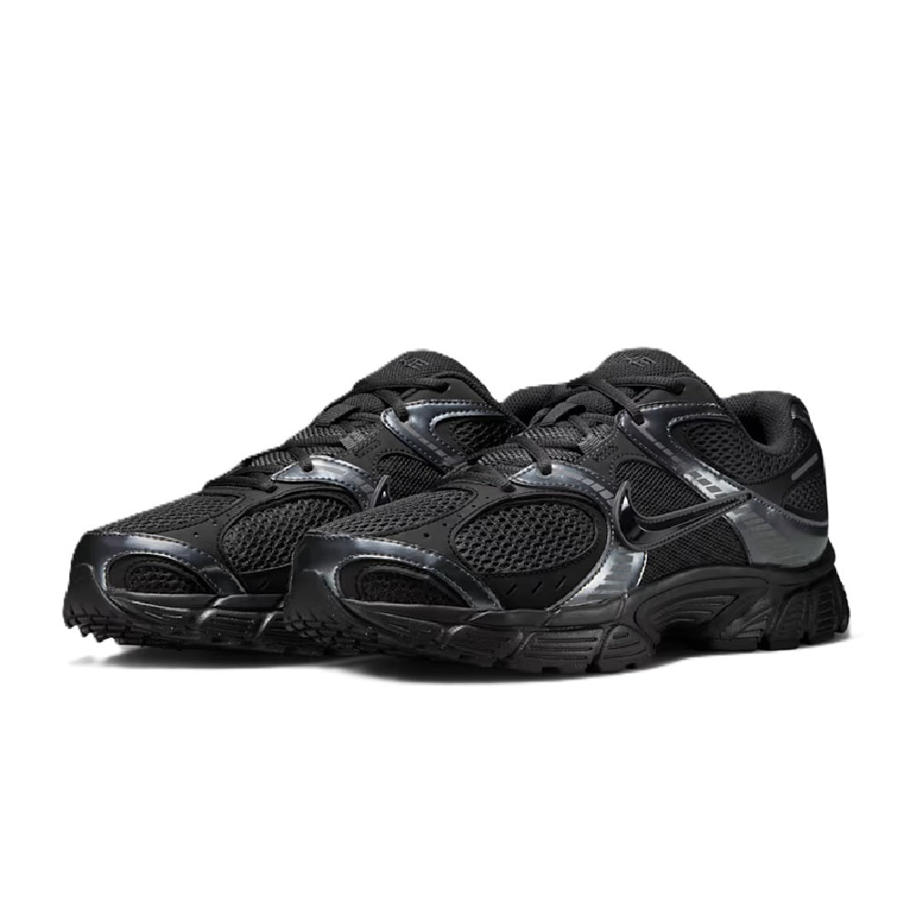 Nike V5 RNR extra wide black running sneakers, lace-up front view with textured panels.