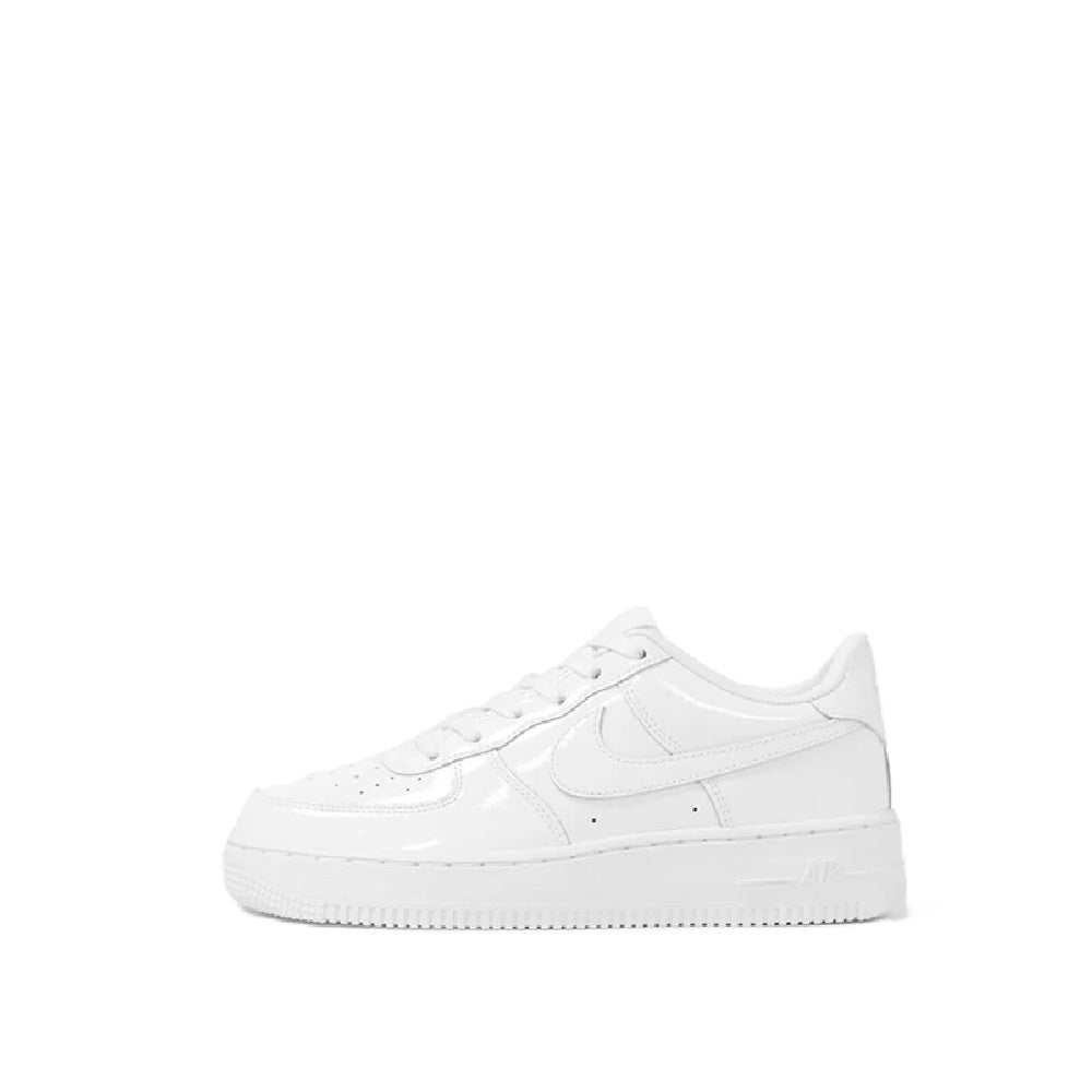 White kids low-top sneaker with Nike swoosh, side view, lace-up